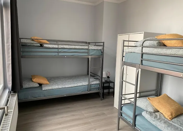 Apartments Plantin 3 Sleeping Rooms 2 Bathrooms.