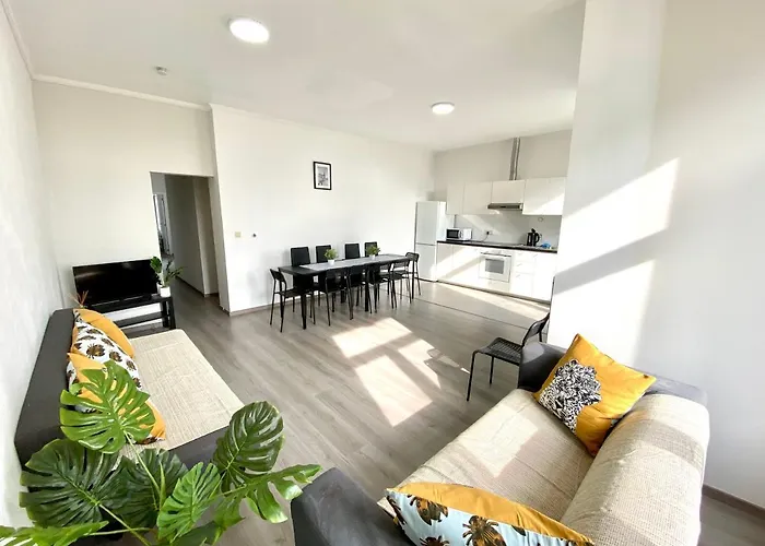 Apartments Plantin 3 Sleeping Rooms 2 Bathrooms.