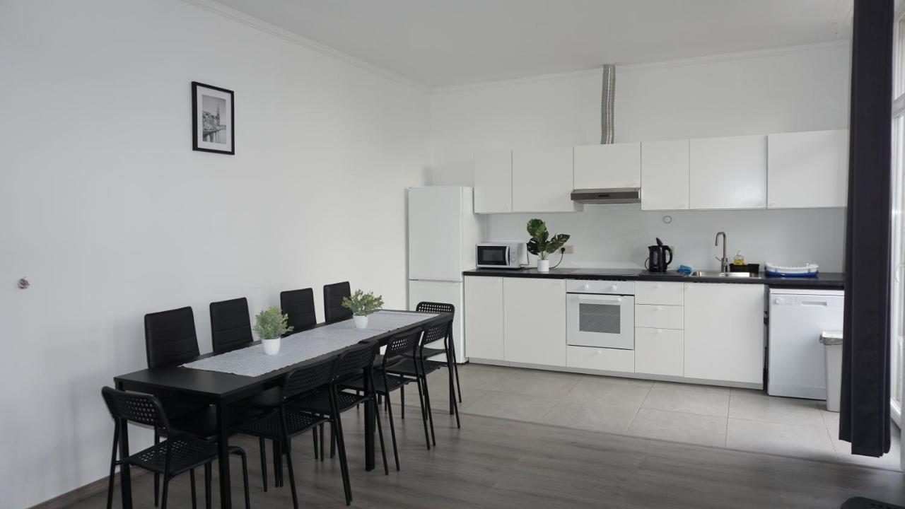 Plantin 3 Sleeping 2 Bathrooms. Apartment Antwerpen